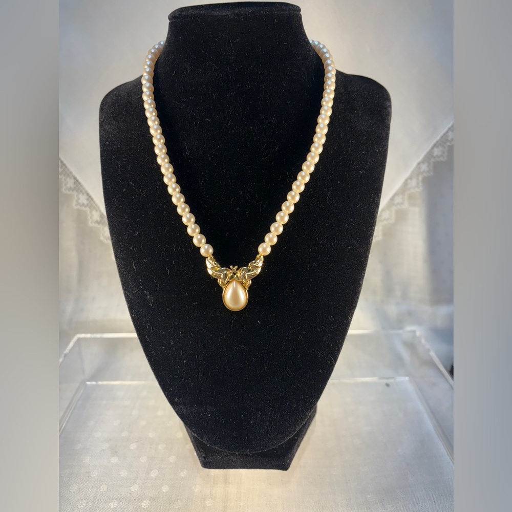 Women Jewelry Necklace Manufactured White Pearls Ctr Teardrop Pearl Gold Leaves